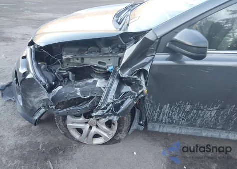 2015 Toyota Rav4 Le z USA, uszkodzony, nr VIN JTMBFREV3FD125527